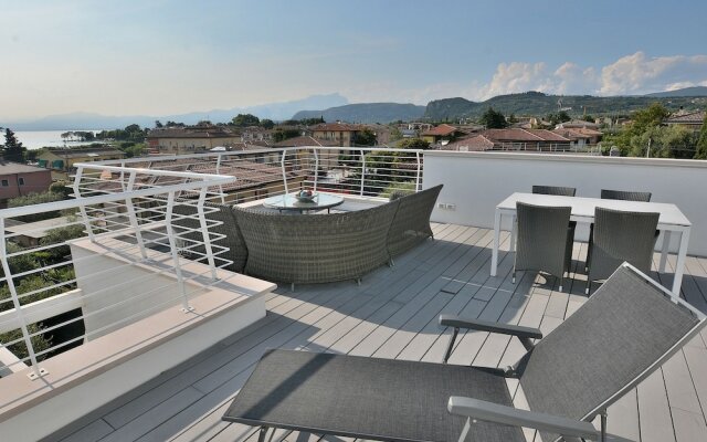 The White Apartment With Pool