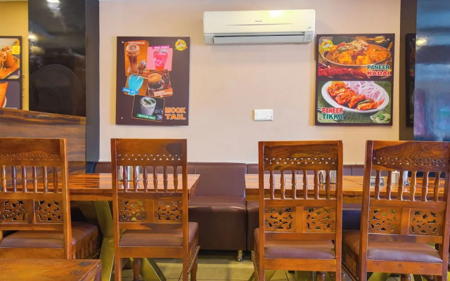 Fabhotel Prime The Royal Galaxy