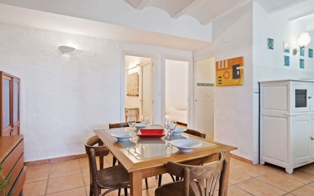 Arty Bungalow in Oliva With Swimming Pool