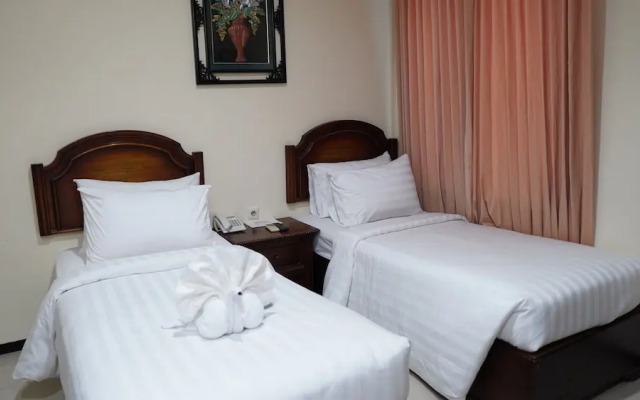 Tuwuh Hotel at Kayutangan