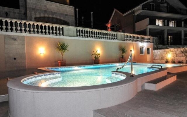 Pontus Luxury Apartments