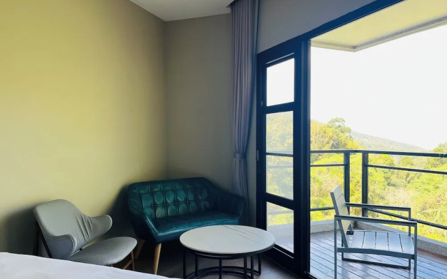 Xi Tou in Sunny Day Inn