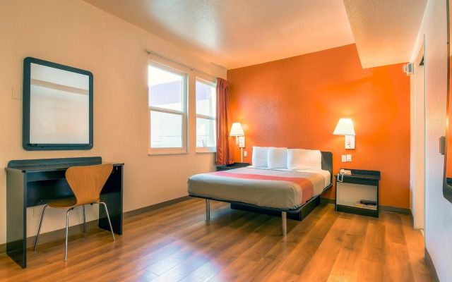 Motel 6 San Diego, CA - Downtown
