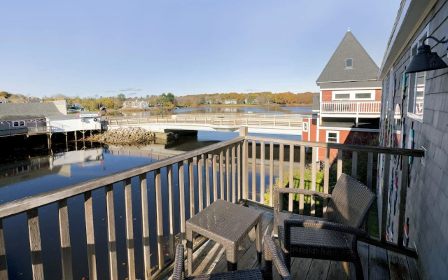 The Boathouse Waterfront Hotel & Marina