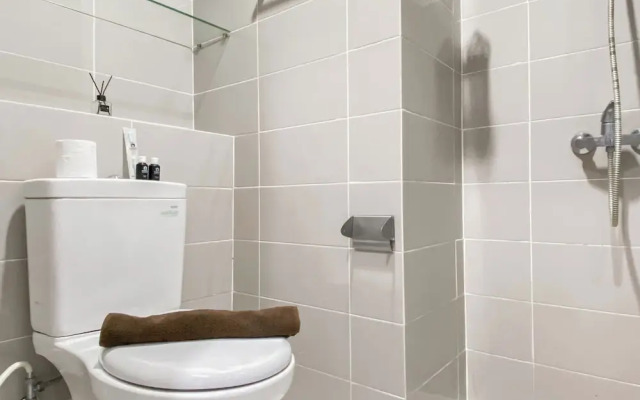 Good And Homey Studio Apartment At Springhill Terrace Residence
