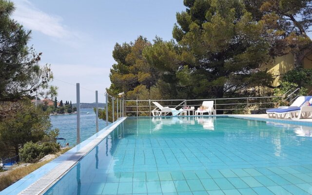 Amazing Home in Zaboric With 7 Bedrooms, Wifi and Outdoor Swimming Pool