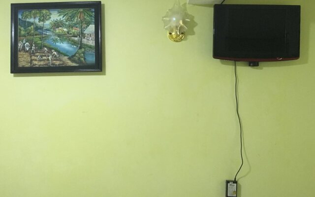 Pra-Tna Guest House And Coffee