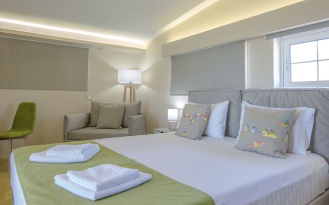 Koukounaria Hotel & Suites