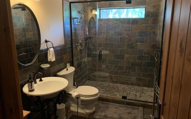 Alligator Alley Six Bedroom House