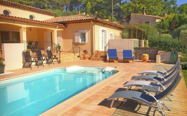 Comfortable Holiday Home in Flayosc With Private Garden
