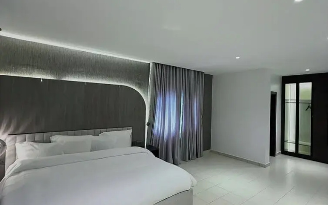 Macdestly Apartment