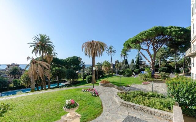 Altido Lovely Apt with Communal Pool in Nervi