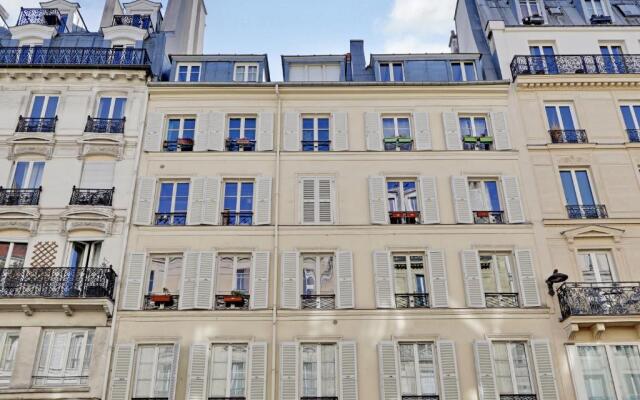 Pick A Flat's Upper Marais Apartments- Rue du Faubourg Saint-Martin