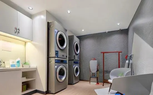 Atour Hotel Wuhan Guanggu Plaza Guanshan Avenue