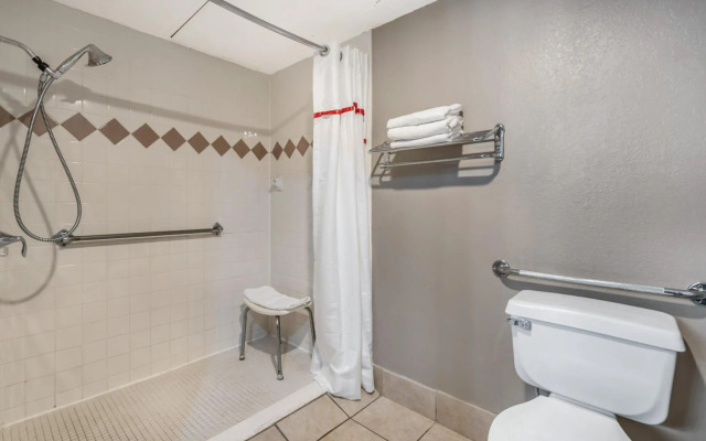 Red Roof Inn & Suites Sulphur Springs