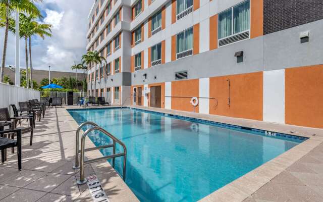 Comfort Suites Fort Lauderdale Airport & Cruise Port