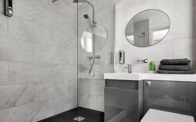 Emerald En-suite in Derby