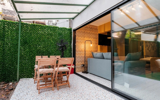 Flat w Jacuzzi and Backyard 6 min to Kadikoy Coast