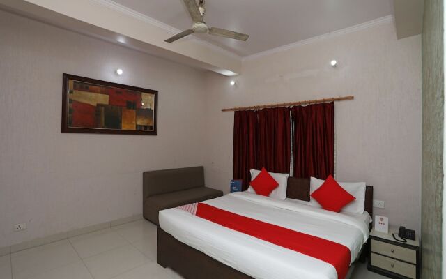 OYO 19824 Hotel Doon Palace