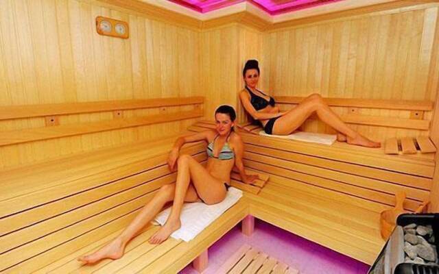 Plaza V Business and SPA