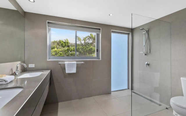 Seaview Tce Picture Perfect in Northern Sunshine Beach