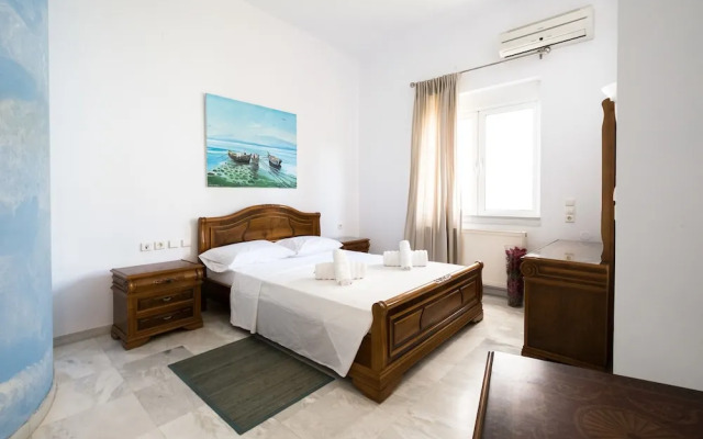 Steps to the beach family Home in Agioi Apostoloi