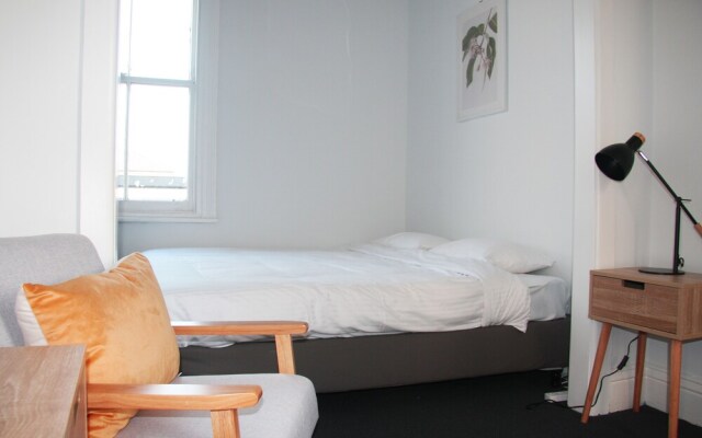 College Lawn Hotel - Hostel