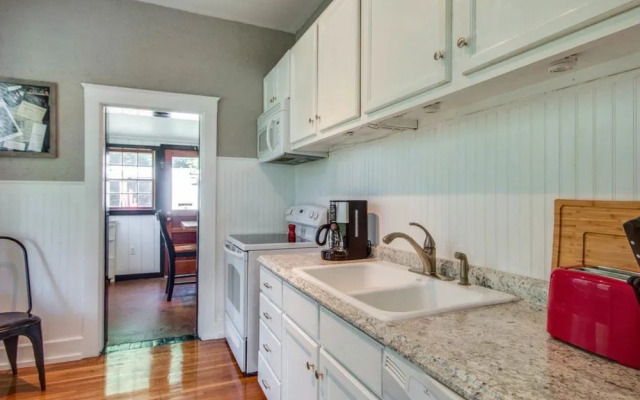 1BR Nashville Songwriters Paradise by RedAwning