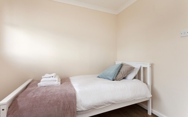 Longlyn 3 bedroom apartment
