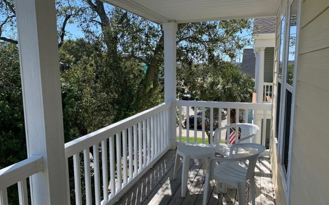 Summer's Den 5 Bedroom Home by RedAwning