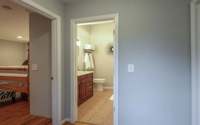 2Br Chic Nashville Townhouse by RedAwning