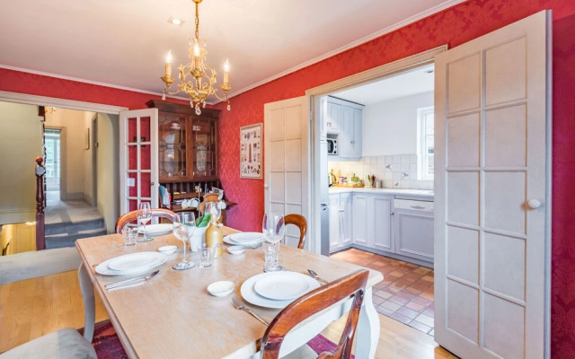 Royal Richmond Family Home by Kew Gardens