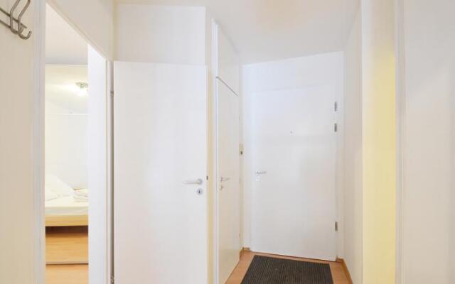 Nanuk Apartment 2