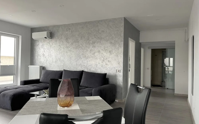 Unique Penthouse Lakeview W19
