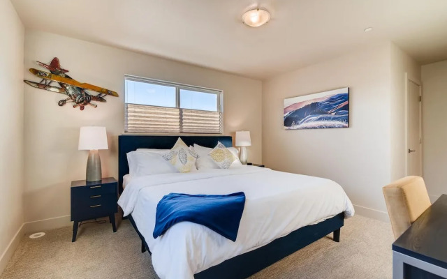 Fancy Townhome near Old Town, Breweries and River!