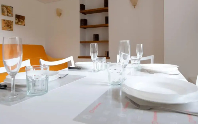 So-l563-tola35c2 - Villa Tola - Giallo