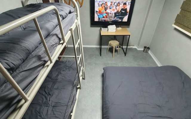 Seven Hostel