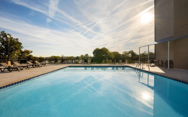 Comfort Inn & Suites Presidential - Downtown Little Rock