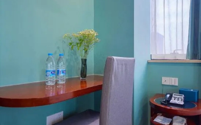 Shangpin Hotel (Zhuji High-speed Railway Station Powerlong Plaza)