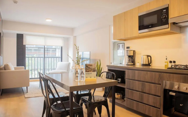 w Elegant 2BR w/ Great Balcony in Miraflores