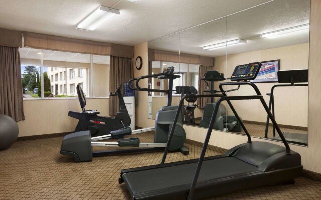 HomeTowne Studios by Red Roof & Conference Center Cortland