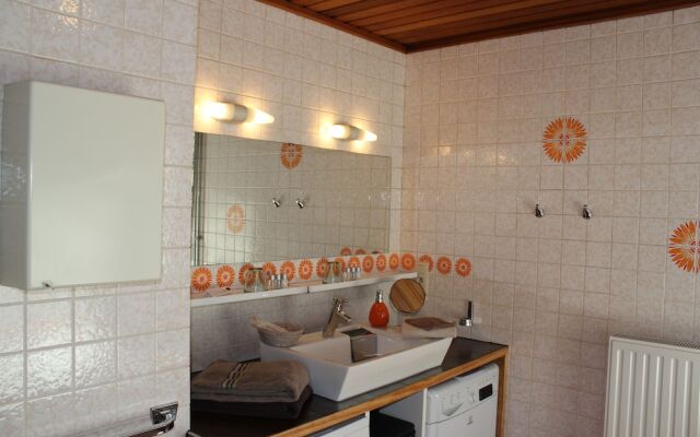 Green Hill Guest House and Apartment
