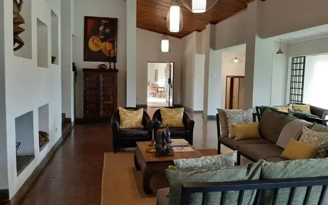 Mitengo House
