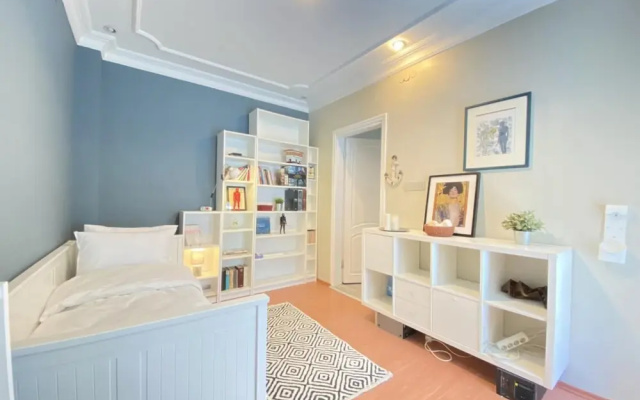 Flat With Bosphorus View and Backyard in Uskudar