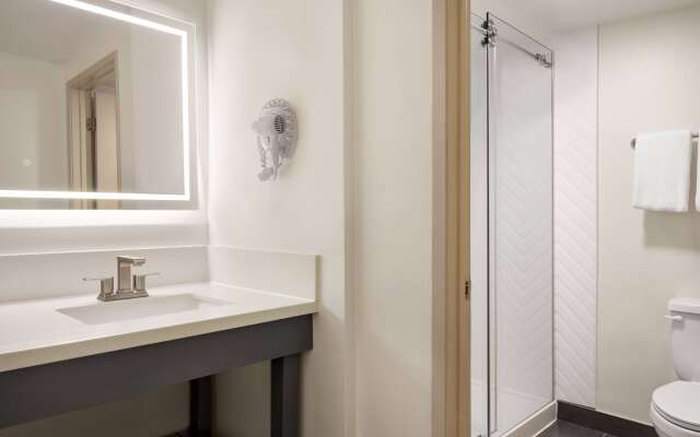 Ramada by Wyndham Anaheim Convention Center