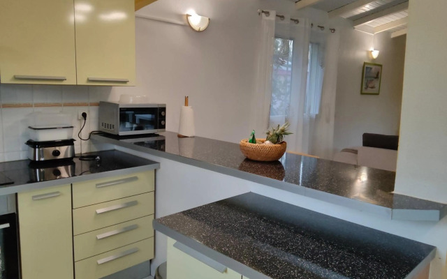 Entr'azur et sable à la Baie du Moule