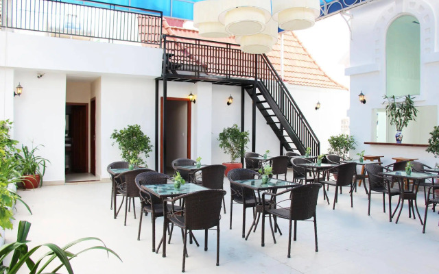 Khollywood Hotel