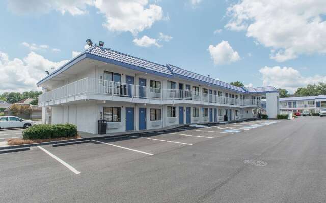 Motel 6 Norcross, GA - Atlanta Northeast