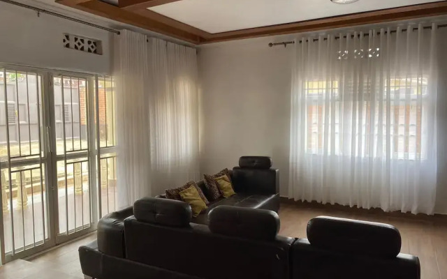 Captivating 4-bed House - Garden & Free Parking