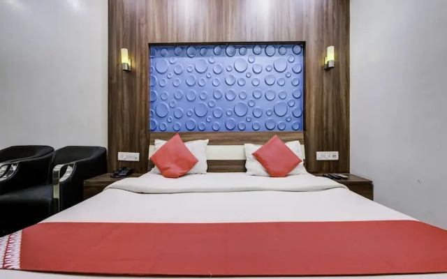 OYO 22530 Savoy Hotel
